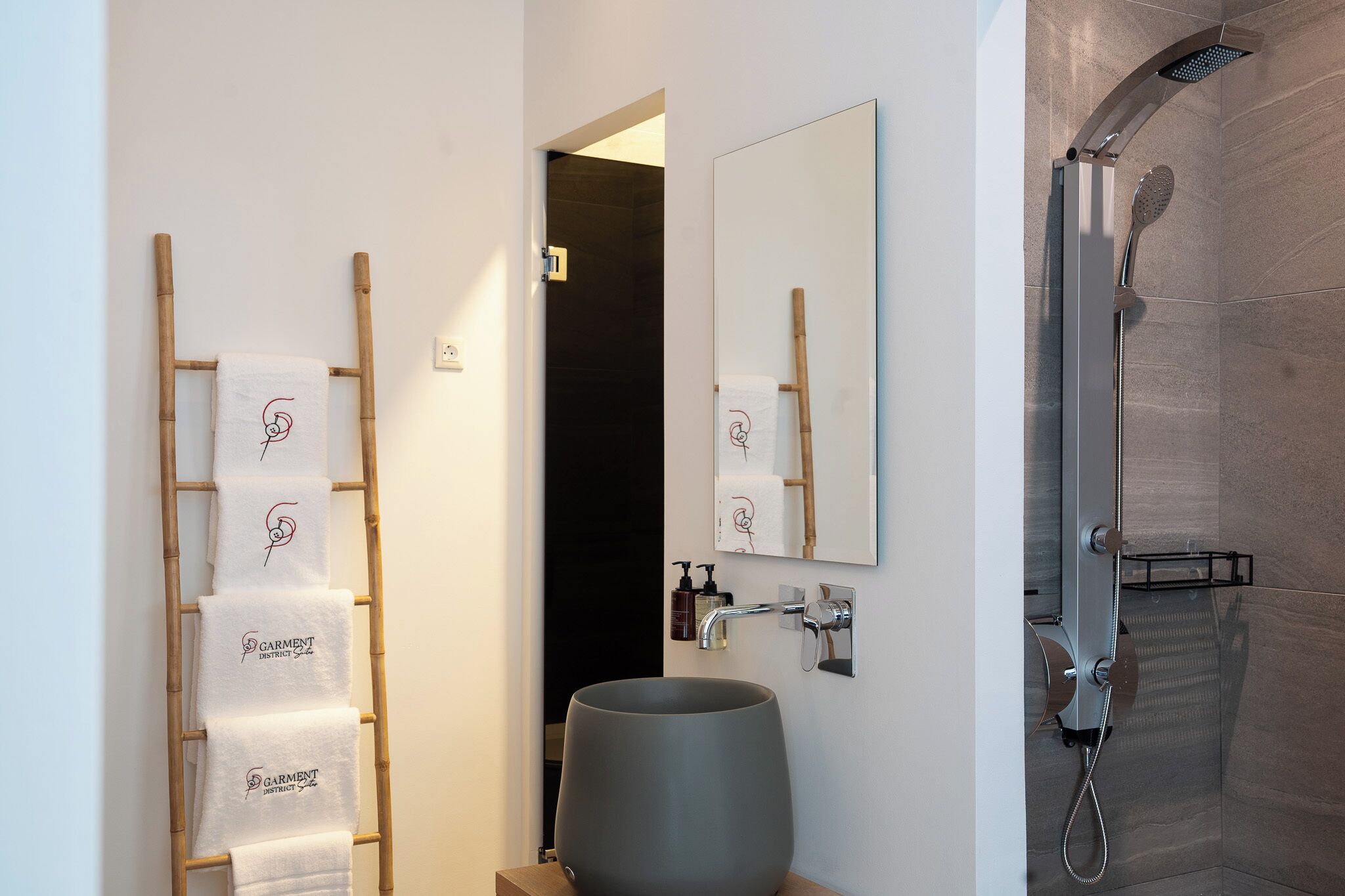 Comfort Studio, City View | Bathroom | Shower, rainfall showerhead, designer toiletries, hair dryer