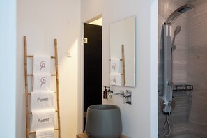 Comfort Studio, City View | Bathroom | Shower, rainfall showerhead, designer toiletries, hair dryer - Garment District Suites (Athens)