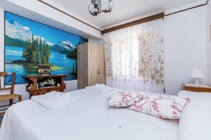 3 bedrooms, iron/ironing board, WiFi, bed sheets