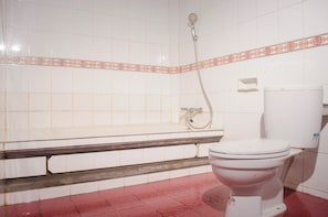 Deluxe Double or Twin Room, Garden View | Bathroom | Shower, towels, toilet paper