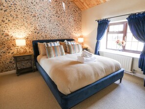 9 bedrooms, individually decorated, individually furnished, free WiFi