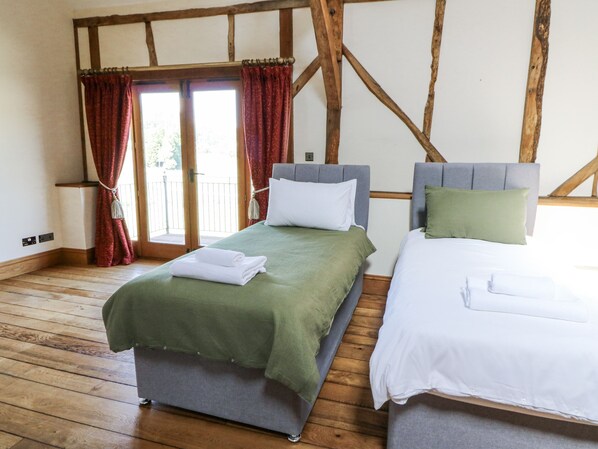 Cottage | 9 bedrooms, individually decorated, individually furnished, free WiFi