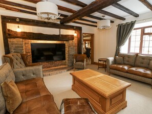 Cottage | Living area - Stud Farm House (Knighton)