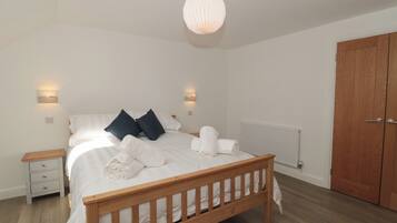 2 bedrooms, individually decorated, individually furnished, free WiFi