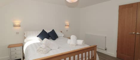 2 bedrooms, individually decorated, individually furnished, free WiFi