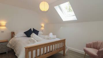 2 dormitoris, decoració individual i mobiliari individual