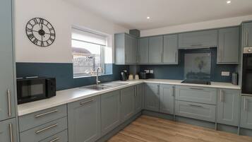 Rentaplats i utensilis de cuina, vaixella i coberteria