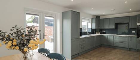 Dishwasher, cookware/dishes/utensils