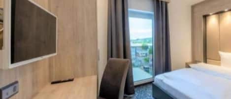 Desk, laptop workspace, soundproofing, free WiFi