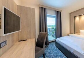 Desk, laptop workspace, soundproofing, free WiFi