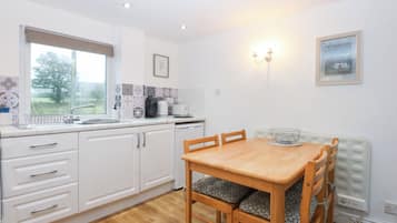 Cottage | Dining