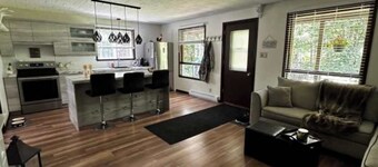 Romantic Escape with Spa | Eau Petit Chalet