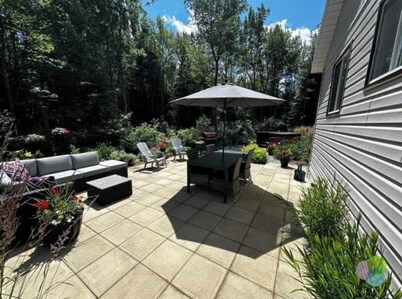 Romantic Escape with Spa - Eau Petit Chalet