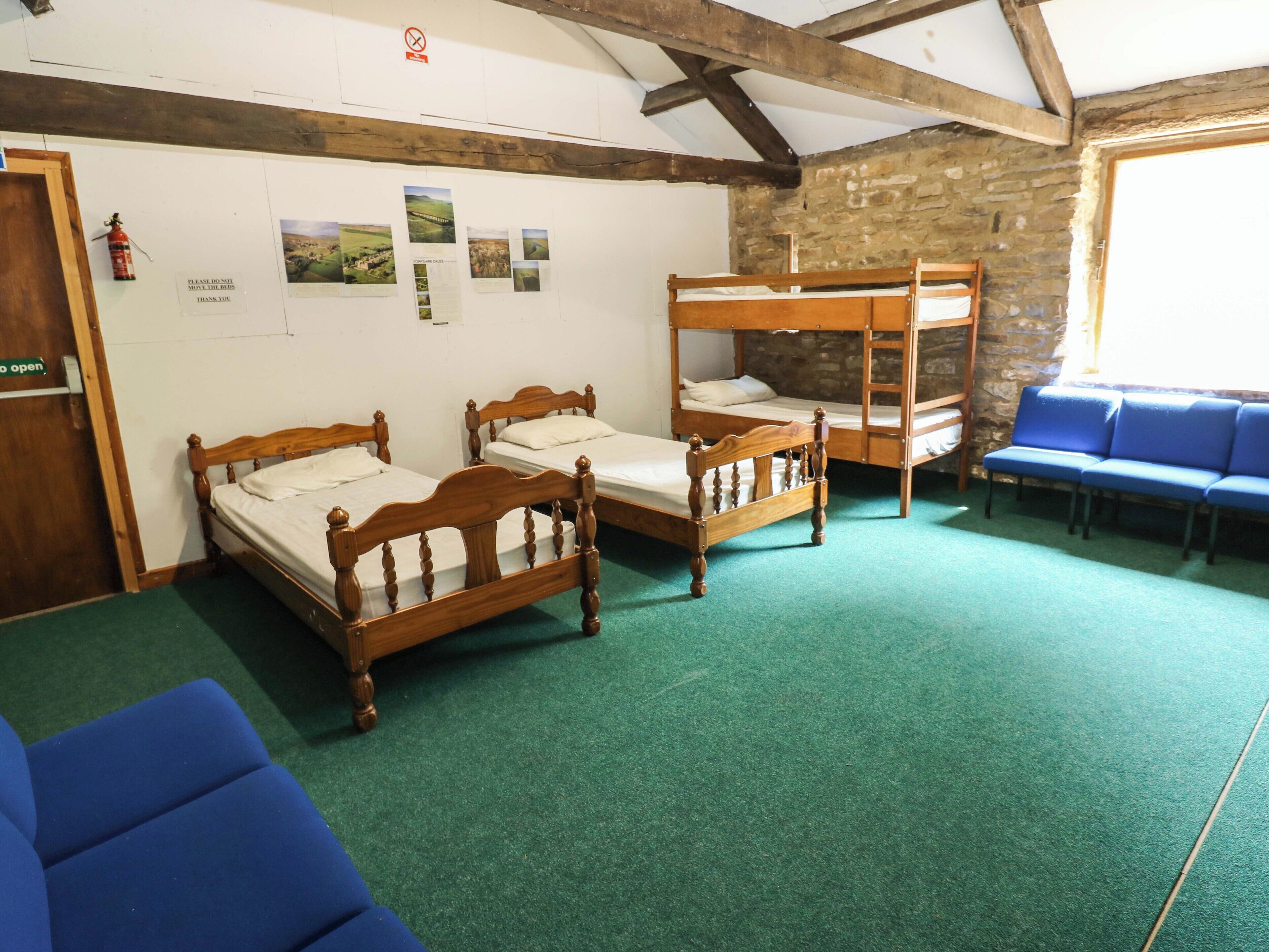 2 عدّة غرف نوم وبديكورات فريدة لكل غرفة وطراز فريد لكل وحدة