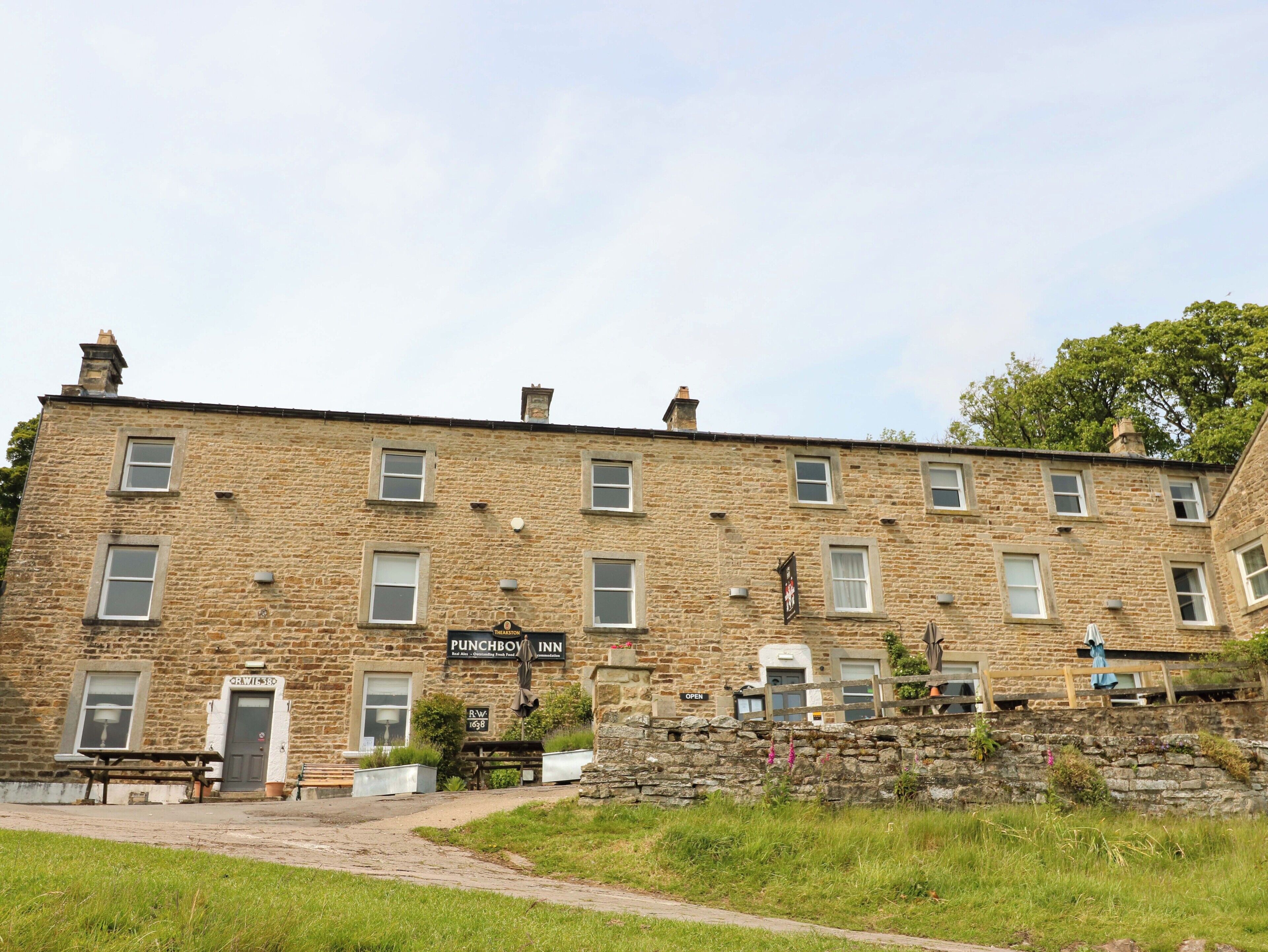 المنشأة من الخارج