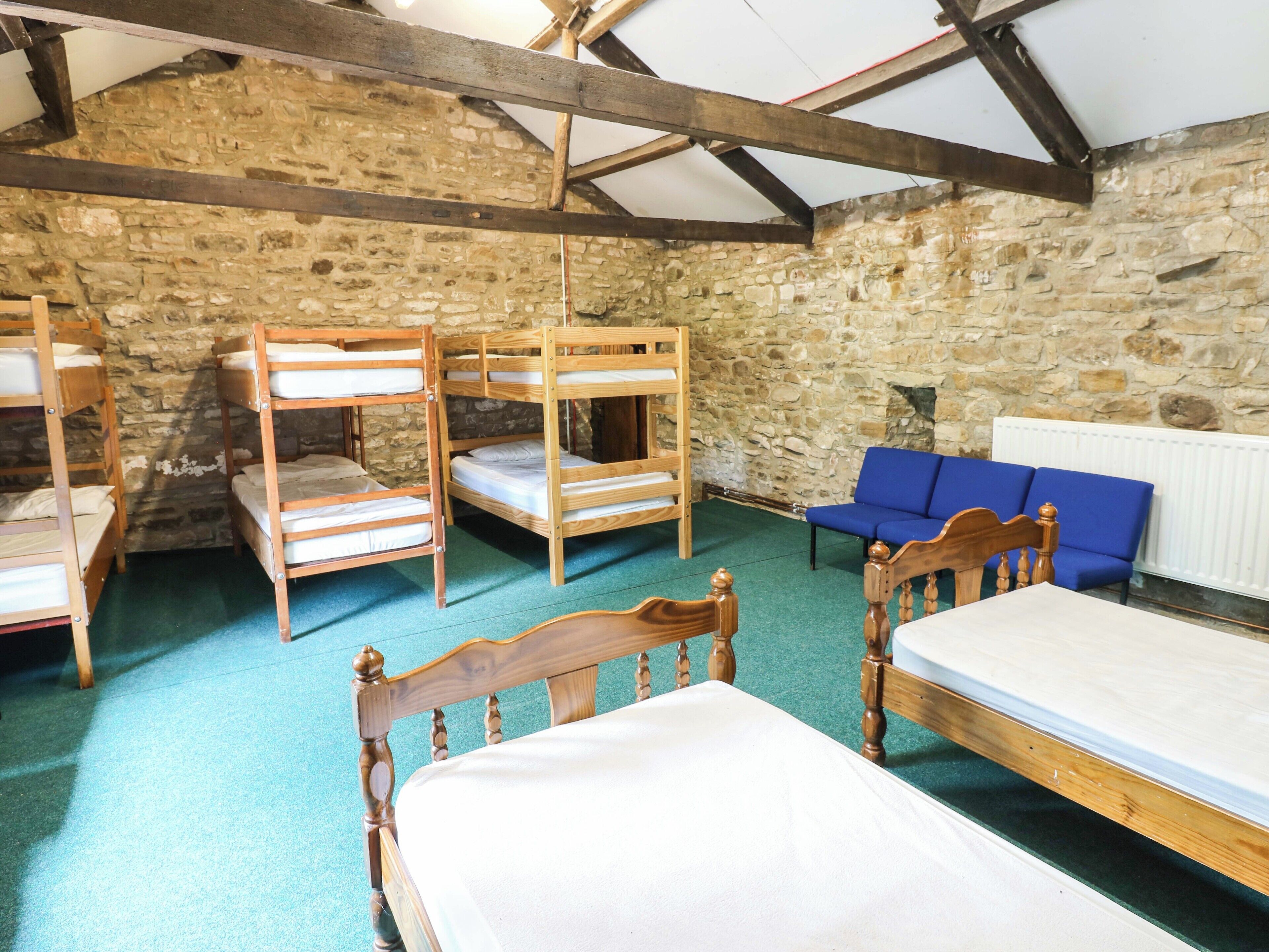 2 عدّة غرف نوم وبديكورات فريدة لكل غرفة وطراز فريد لكل وحدة