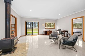 Interior - Charming Guesthouse Retreat in Hastings w laundry (Hastings)