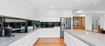 Serene Coastal Retreat in Hastings w pool