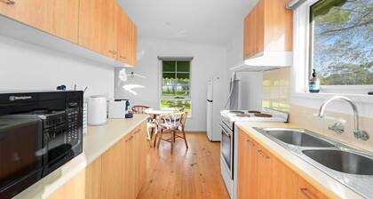 Fully Equipped Balnarring Cottage for 4 w pool