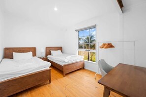 2 bedrooms, bed sheets