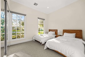 4 bedrooms, WiFi, bed sheets