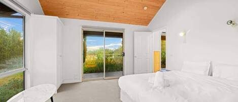 2 bedrooms, bed sheets