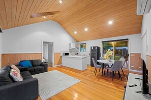 Interior - Cozy 2BR Cottage Near Beach & Village Shops (Balnarring)