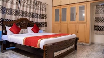 1 bedroom, iron/ironing board, bed sheets