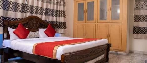 1 bedroom, iron/ironing board, bed sheets