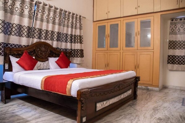 1 bedroom, iron/ironing board, bed sheets