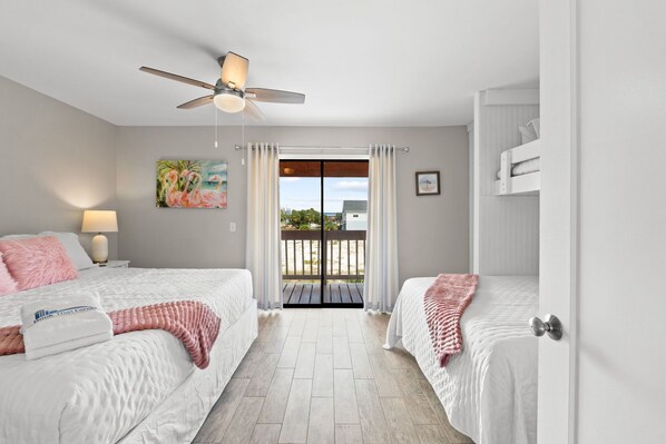 2 bedrooms, travel cot, WiFi, bed sheets - 🏖️PCB Townhouse with Pool! Summer Deals!! Free Activities!🏖️ (Panama City Beach)