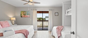 🏖️PCB Townhouse with Pool! Summer Deals!! Free Activities!🏖️