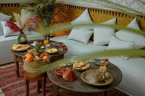 5 quartos, ferros/tábuas de passar roupa, Wi-Fi, roupa de cama