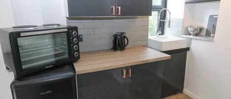 Batterie de cuisine, vaisselle et ustensiles