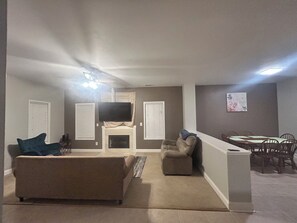 Smart TV, fireplace