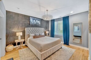 House | 4 bedrooms, desk, Internet - Rooftop Deck Shuffleboard BBQ Near Downtown (Nashville)