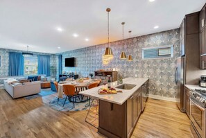 4 bedrooms, desk, Internet - Rooftop Deck Shuffleboard BBQ Near Downtown (Nashville)