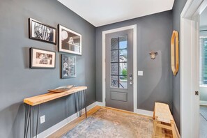 House | 4 bedrooms, desk, Internet - Rooftop Deck Shuffleboard BBQ Near Downtown (Nashville)