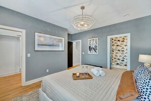 House - Rooftop Deck Shuffleboard BBQ Near Downtown (Nashville)