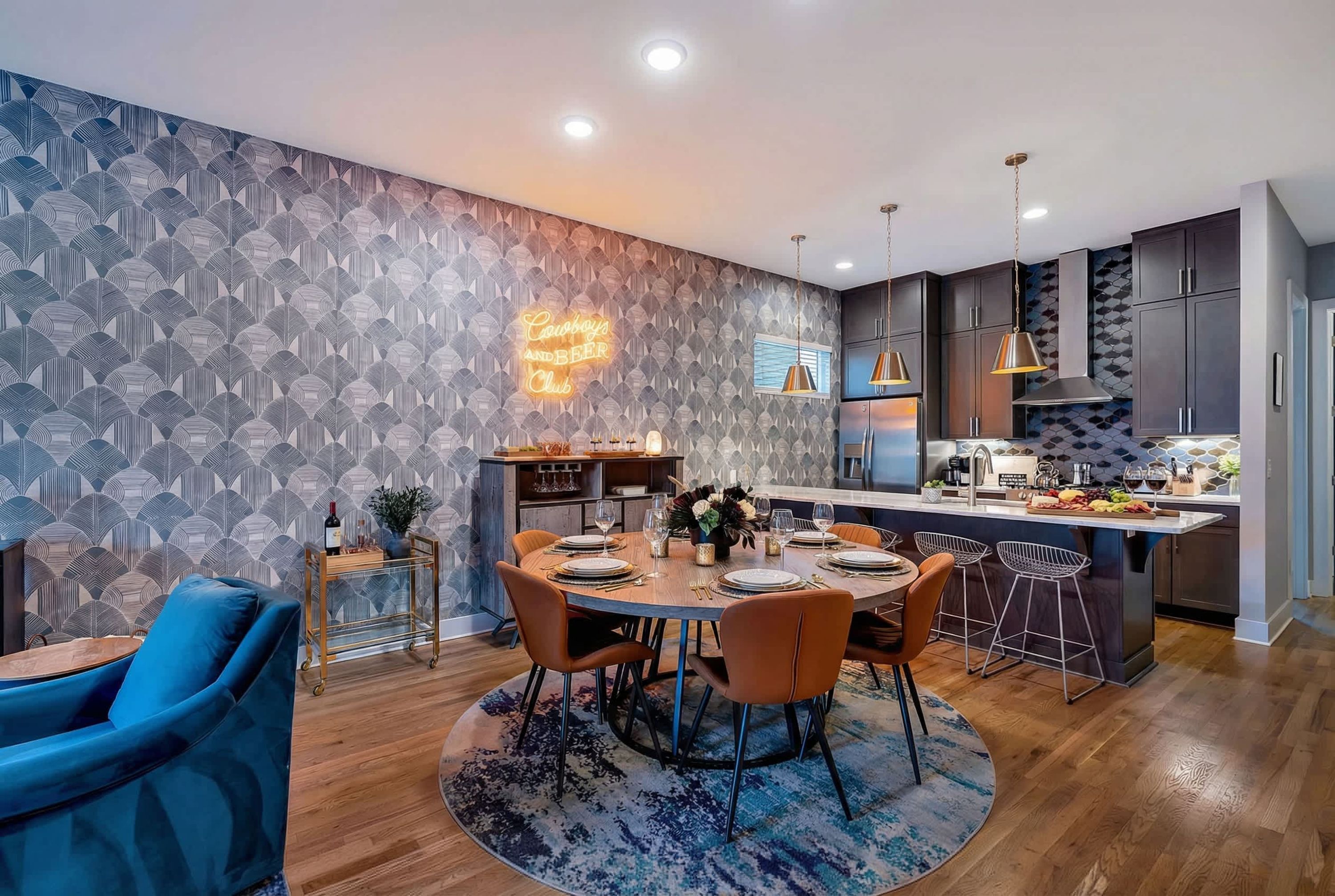 4 bedrooms, desk, Internet