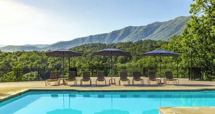 Riverfront Property 3 Bedrooms 2 Bathrooms Wi-Fi Free Pool Access and Large Yard