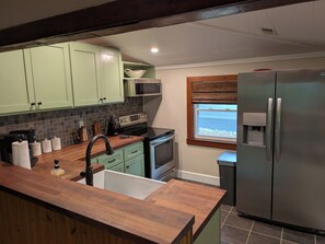 ثلاجة، ميكروويف، فرن، موقد طهي مسطح