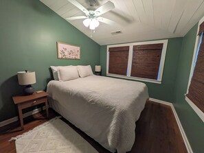 3 soverom, skrivebord, wi-fi (inkludert) og sengetøy