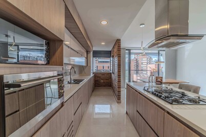 w Elegant 3BR w Outdoor Balcony