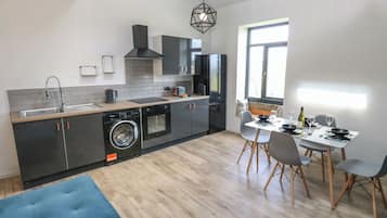 Cookware/dishes/utensils