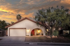 House - 5 Bedroom Home With Firepit (San Diego)