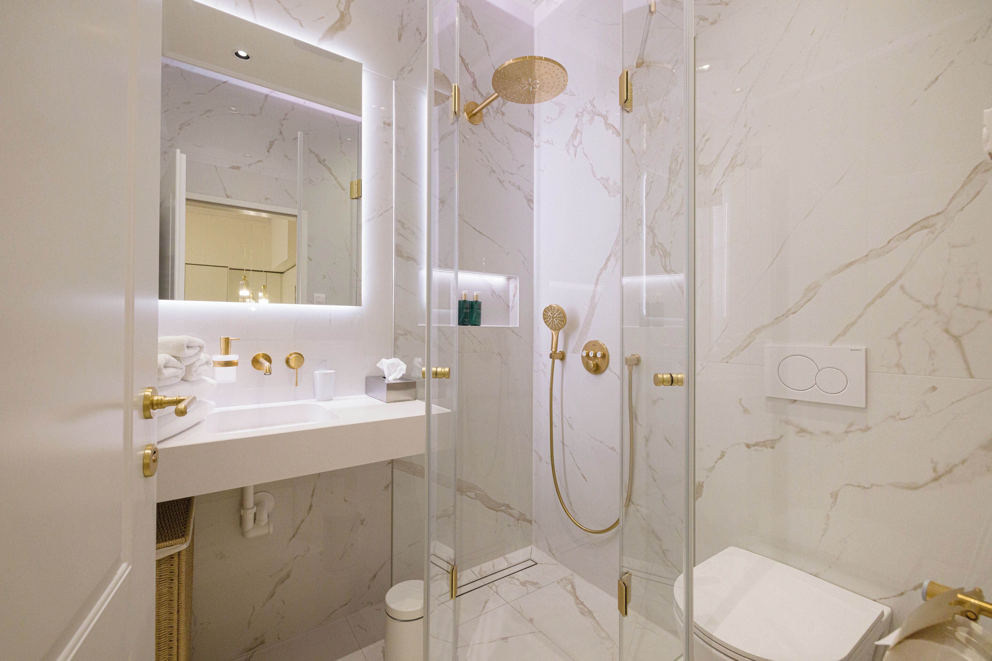 Executive-Apartment | Badezimmer | Dusche, Regendusche, Haartrockner, Bidet