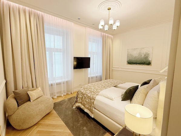 Executive Apartment | Blackout drapes, iron/ironing board, free WiFi, bed sheets