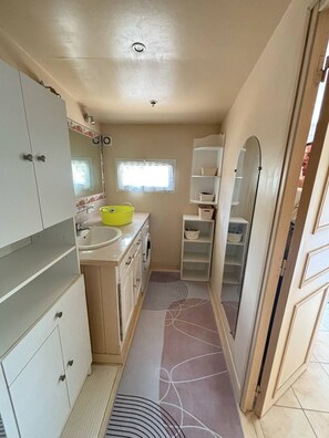 Hair dryer, towels, toilet paper - Provençal house (Draguignan)