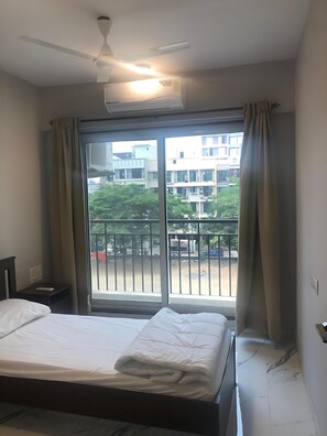 2 bedrooms, WiFi, bed sheets, wheelchair access - ASPA-Home Away From Home. Spacious, Comfortable, Safe & Neat apartments. (Navi Mumbai)